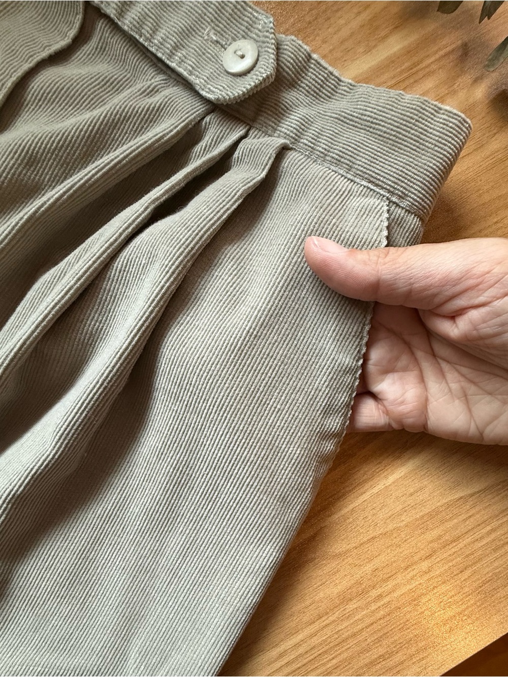 Vintage Ashley Corduroy Midi Skirt Button Front Pleated Beige Fits Size 8/10 - Picture 5 of 10